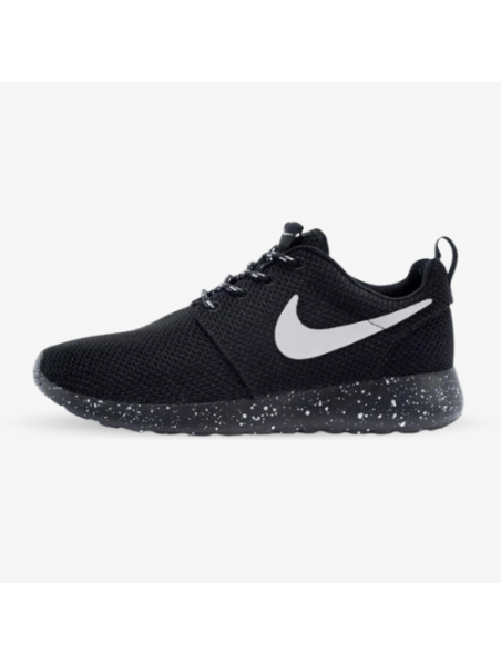 Roshe Run negras suela punteada