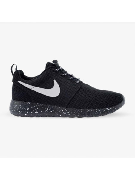 Roshe Run negras suela punteada