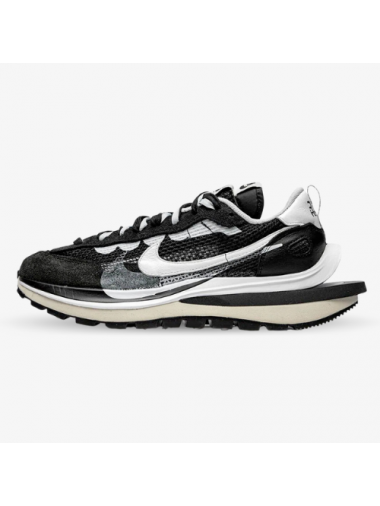 Sacai negra y blanca